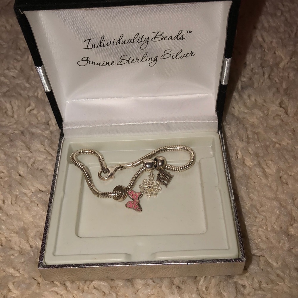 Individuality charm bracelet with 3 pandora charms